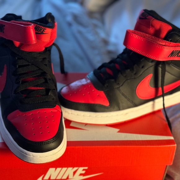 Nike - Picture 3 of 3